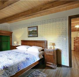 4 bedroom villa with pool near Svetvinčenat, Istria, sleeps 10